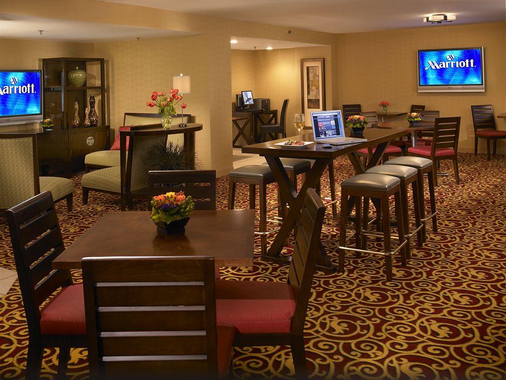 Готель Detroit Marriott Трой Екстер'єр фото