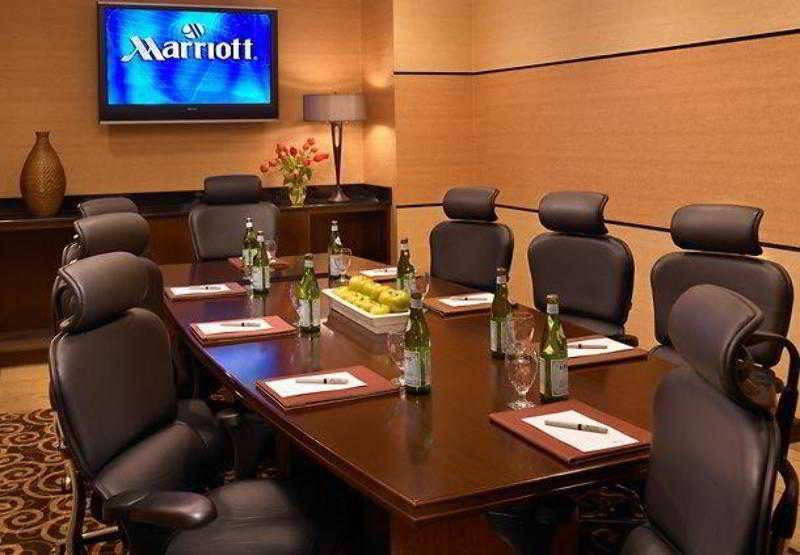 Готель Detroit Marriott Трой Екстер'єр фото
