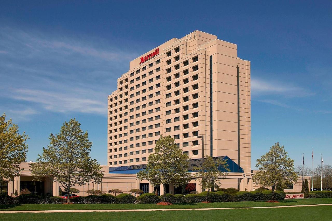Готель Detroit Marriott Трой Екстер'єр фото