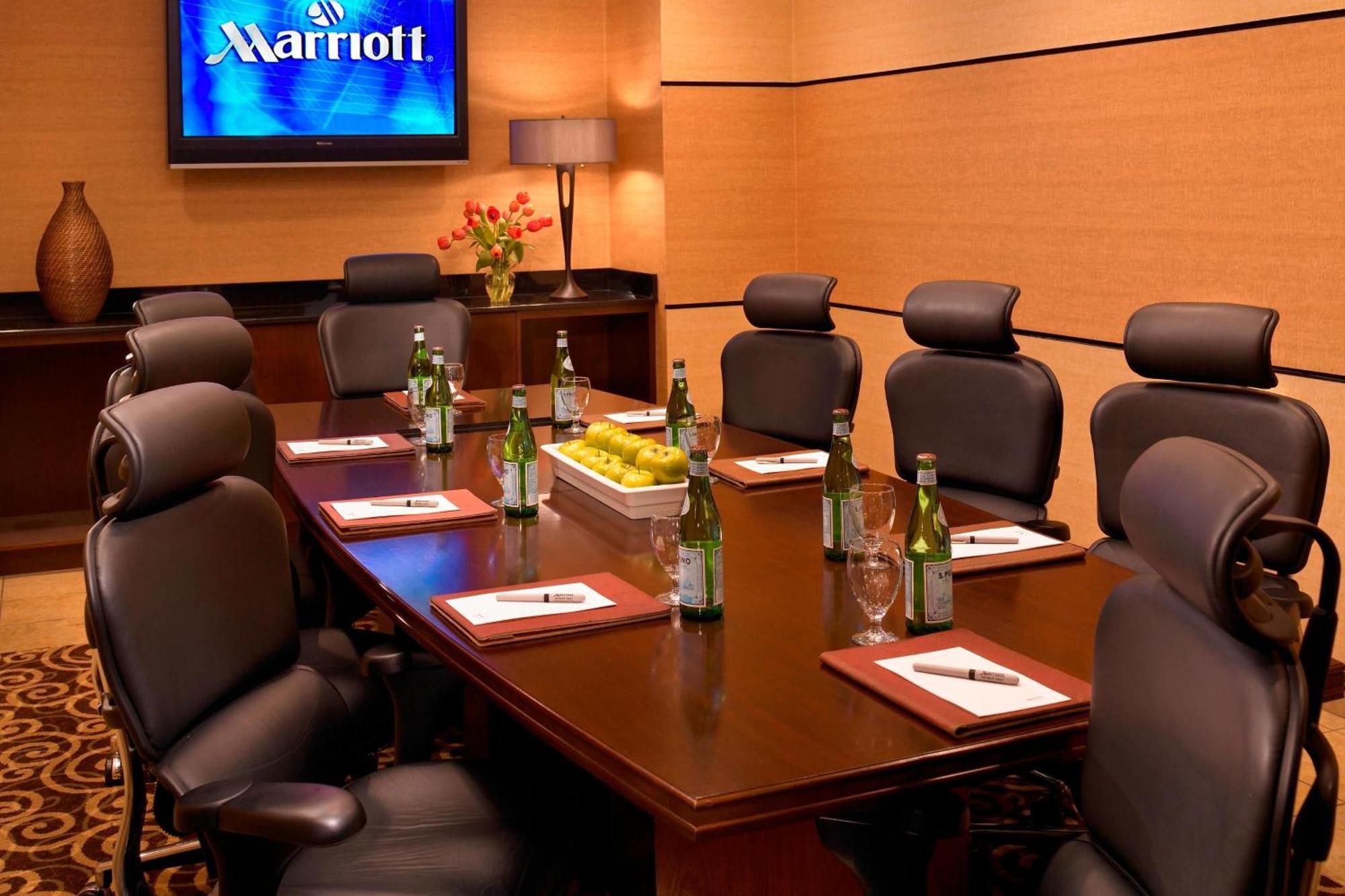 Готель Detroit Marriott Трой Екстер'єр фото