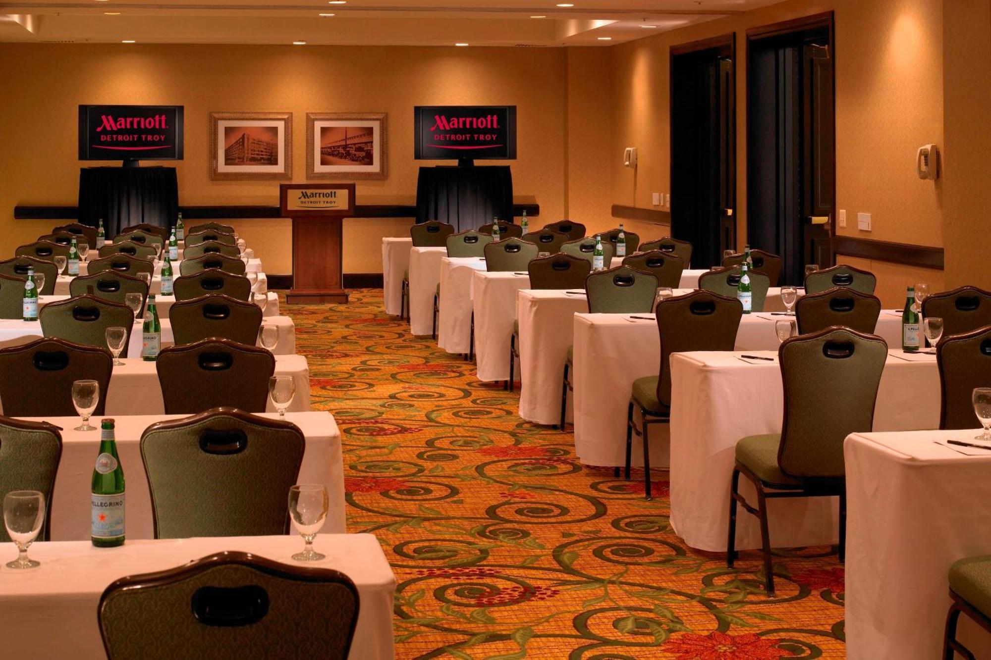 Готель Detroit Marriott Трой Екстер'єр фото