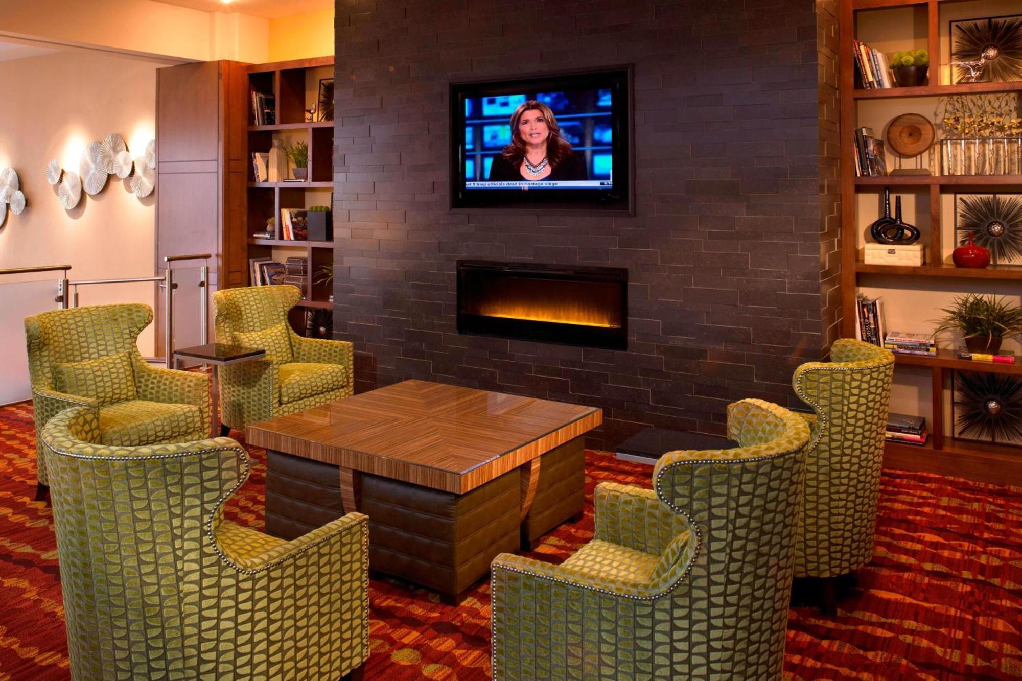 Готель Detroit Marriott Трой Ресторан фото