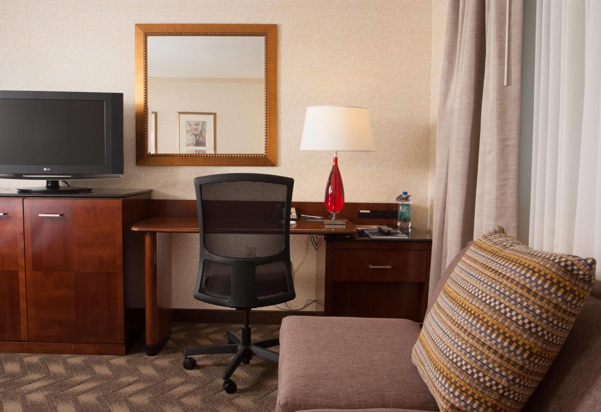Готель Detroit Marriott Трой Екстер'єр фото