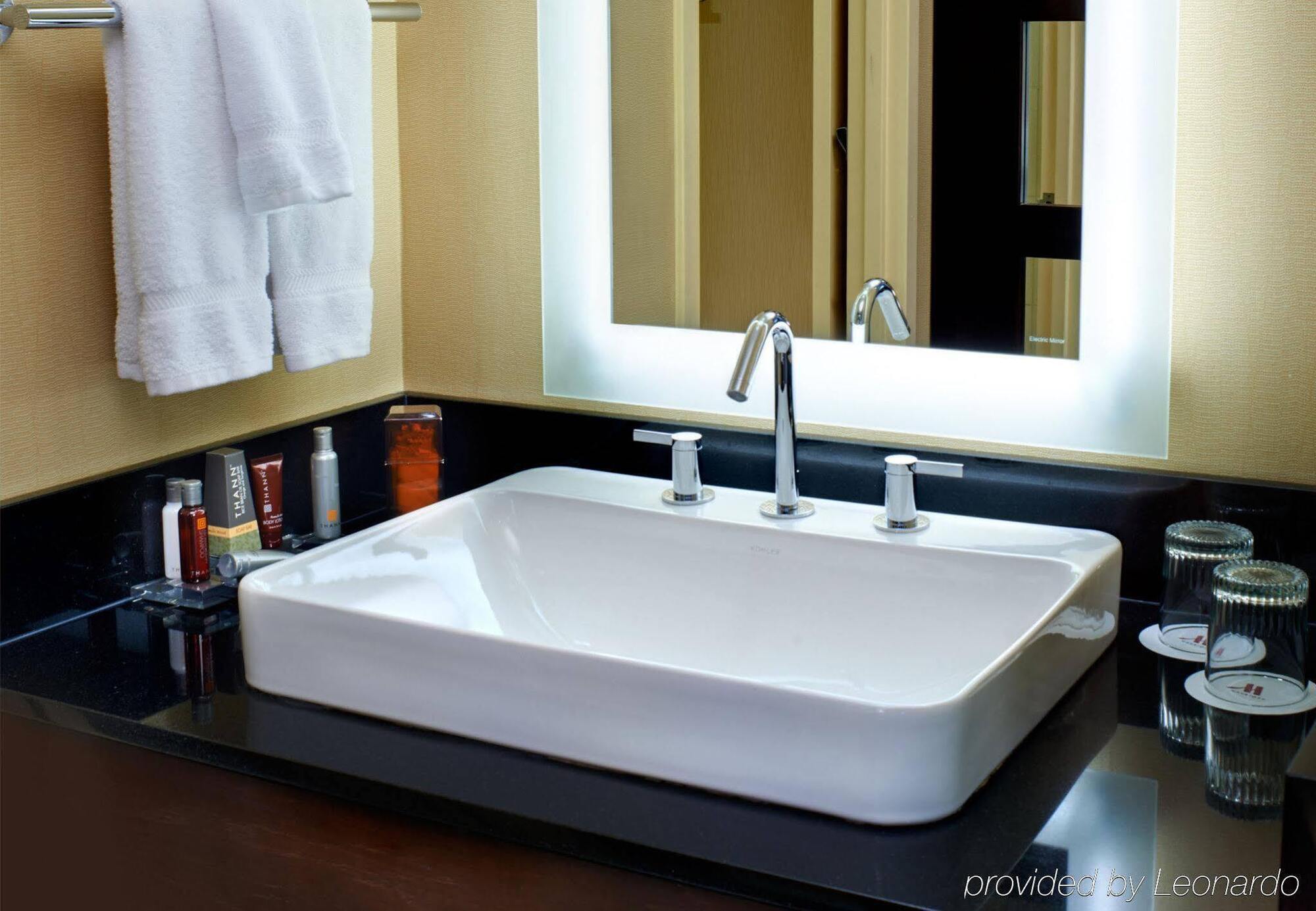 Готель Detroit Marriott Трой Екстер'єр фото